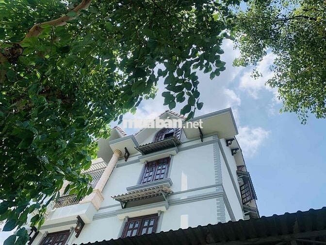 QUẬN 7: BIỆT THỰ  NẰM TOẠ LẠC TẠI KDC VEN SÔNG - SIÊU VIP. Giá 52ty3.