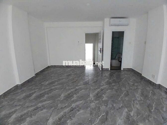 SIÊU PHẨM NHÀ ĐẸP- Cho thuê 228B Nguyễn Hồng Đào. Nhà mới sơn sửa 100%
