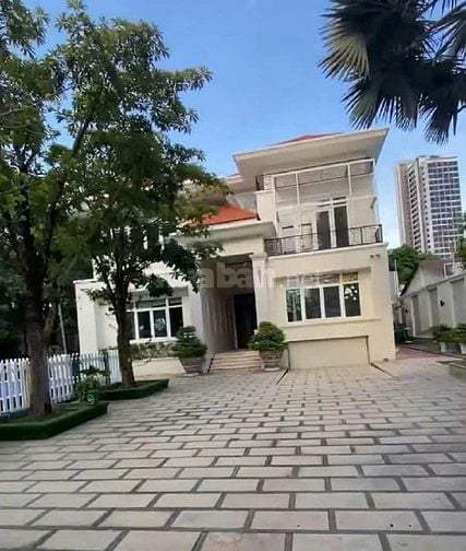 Cho Thuê Biệt Thự Mặt Tiền : Trần Văn Sắc, Phường Thảo Điền, Quận 2