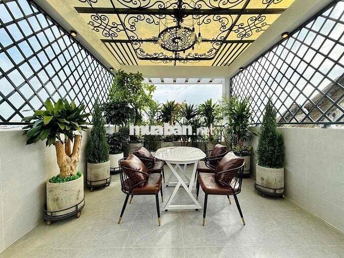 🏡 Hàng hiếm xuất hiện giữa cơn “khát” nhà phố TP.HCM