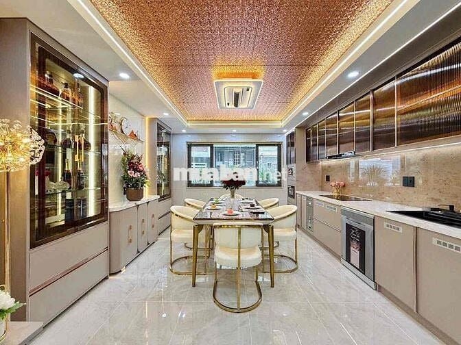 🏡 Hàng hiếm xuất hiện giữa cơn “khát” nhà phố TP.HCM