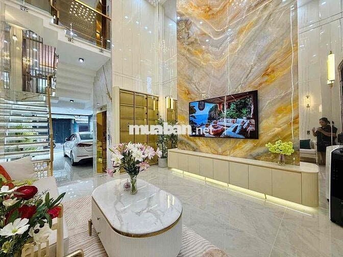 🏡 Hàng hiếm xuất hiện giữa cơn “khát” nhà phố TP.HCM