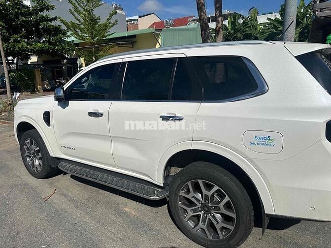 Ford Everest 2023 Titanium Plus 2.0L 4x4 AT - 4000