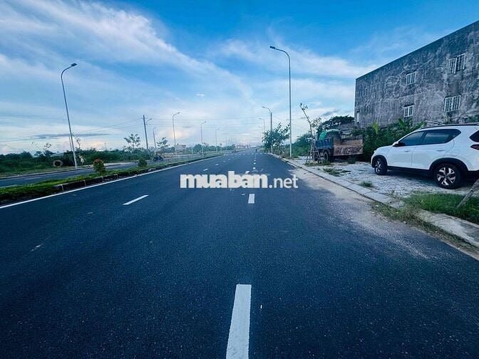 🌹Lô sát chợ Miếu Bông , dt 102m2, ngang 6.8 mét, hướng Tây Bắc , giá 3