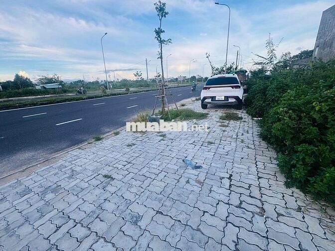 🌹Lô sát chợ Miếu Bông , dt 102m2, ngang 6.8 mét, hướng Tây Bắc , giá 3