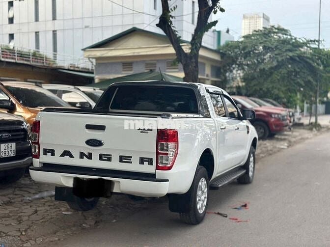 Ford Ranger XLS 2018 số tự động màu trắng
