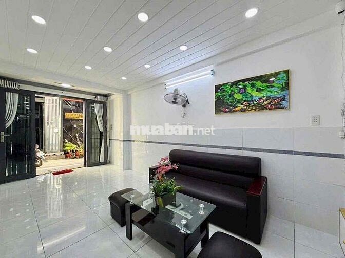 Cho thuê nhà 2PN, 3WC nội thất cơ bản ngay chợ Thạch Đà