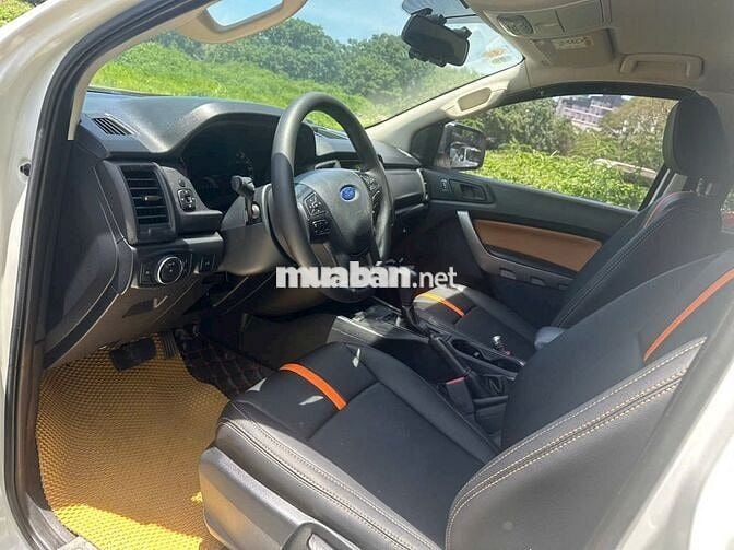 Ford Ranger XLS 2018 số tự động màu trắng