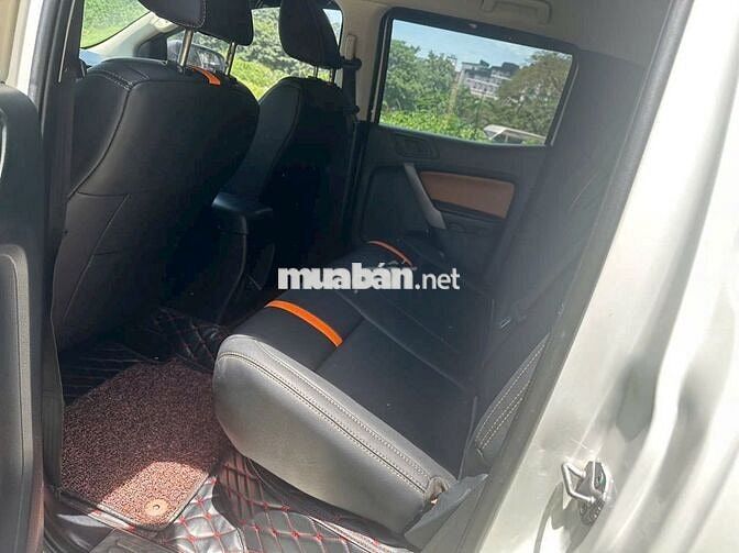Ford Ranger XLS 2018 số tự động màu trắng