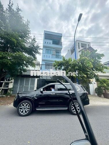 Nhà đẹp 3 tầng 4.5x20.5m khu Víp 38Ha có thang máy.