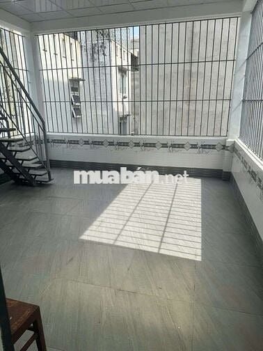 Nhà đẹp 3 tầng 4.5x20.5m khu Víp 38Ha có thang máy.