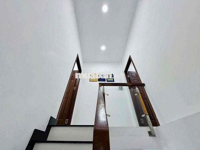 Cho thuê nhà 2PN, 3WC nội thất cơ bản ngay chợ Thạch Đà