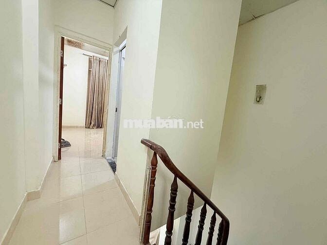 Nhà Sạch Sẻ DT 60m2 1Trệt 1Lầu 2Pn 2Wc Có Sẳn Máy Lạnh Gần Picitylank