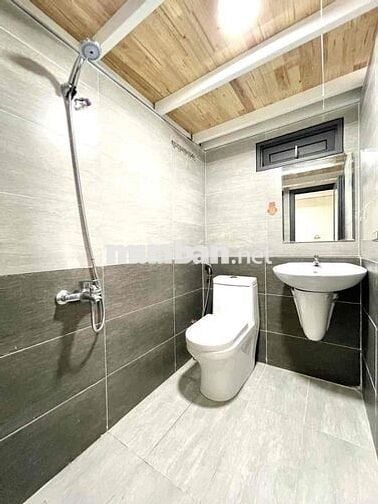 Phòng Gác Lửng Thoáng Mát Ngay Nguyễn Thái Bình
