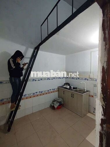 Cho thuê phòng trọ giá siêu rẻ đi bộ qua UTH gác siêu cao