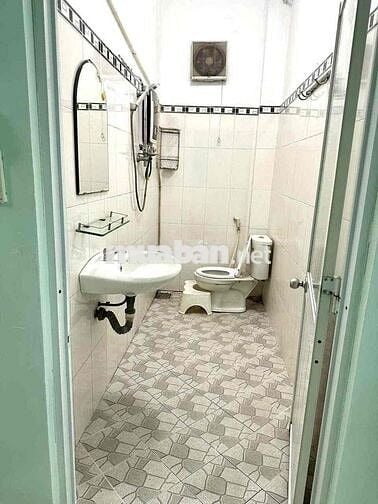 GẦN TRUNG TÂM Y TẾ PHƯỜNG LINH TÂY NHÀ 2 PN 2WC HẺM Ô TÔ LÀM VPCTY +