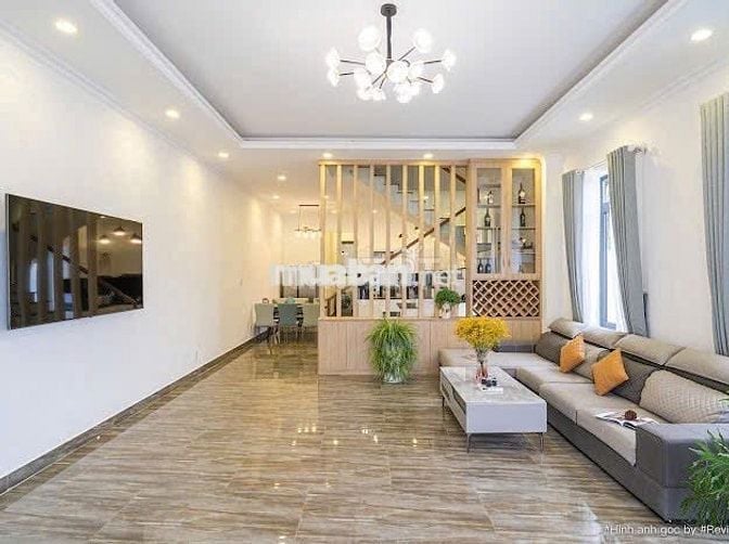 Villa sang trọng mặt tiền đường An Sơn  P.4, Đà Lạt. Diện tích 212m²