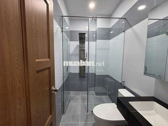 Nhà đẹp y như 4 x 22 có 6pn 7wc sân thượng full nội thất cao cấp