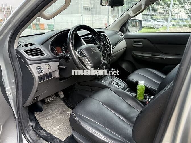 Bán Mitsubishi Triton 2018 tự động 1 cầu màu bạc
