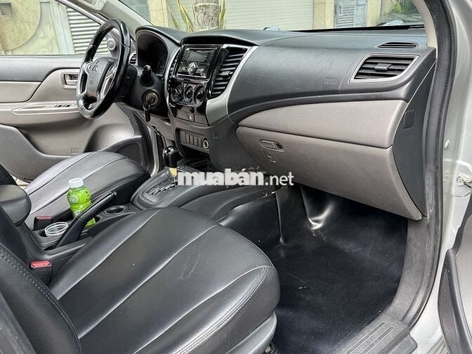 Bán Mitsubishi Triton 2018 tự động 1 cầu màu bạc