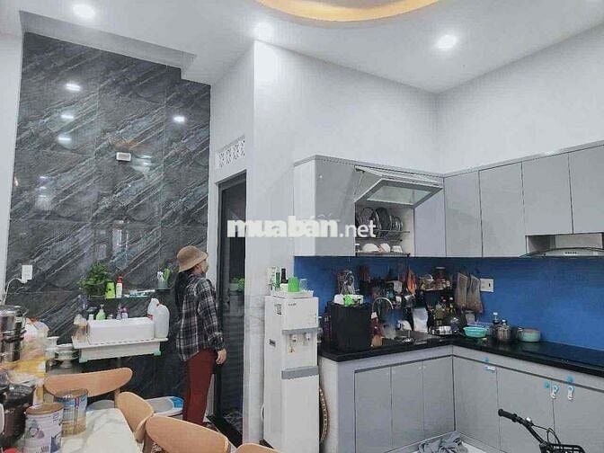 Chú Tư bán gấp nhà Thủ Đức, hẻm rộng ô tô ra vào thoải mái