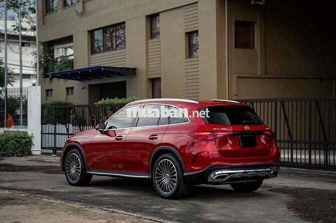 GLC300 4Matic All New - 9000 km - 2tỷ2 là LẤY
