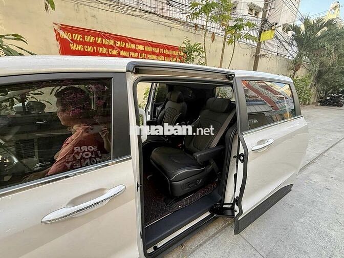 HYUNDAI Custin 2024 2.0 (Đăng ký tháng 10 2024)