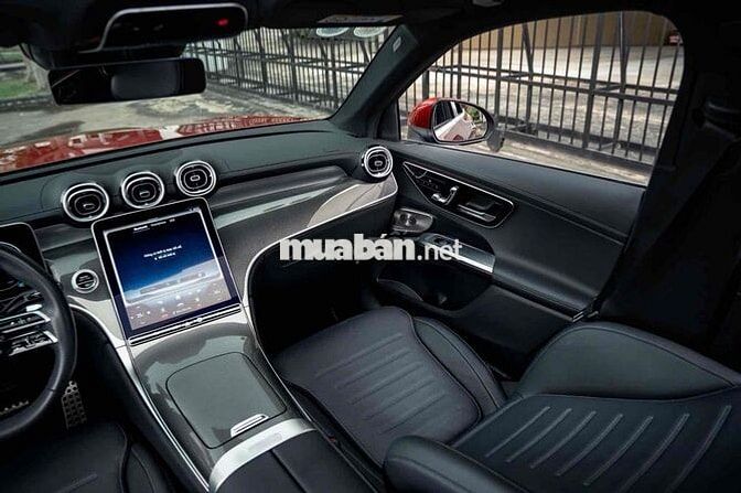 GLC300 4Matic All New - 9000 km - 2tỷ2 là LẤY