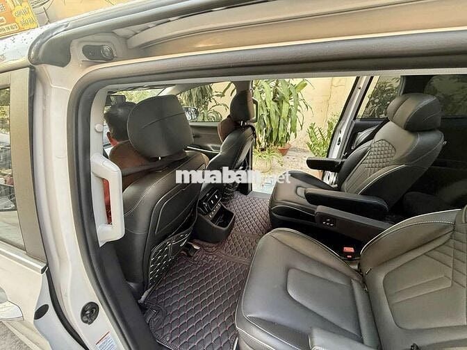 HYUNDAI Custin 2024 2.0 (Đăng ký tháng 10 2024)