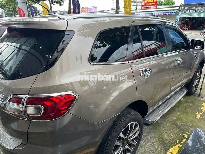 Ford Everest Titanium 2020 bảo hành 2026 vay 75%