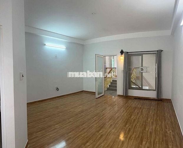 bán nhà 3 tầng mt đường 7m5 hoà minh