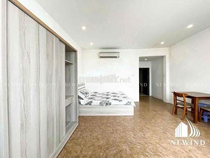 Cho thuê  CHDV 30m2 full nội thất bancol ngay mặt tiền Nguyễn Thị Thập