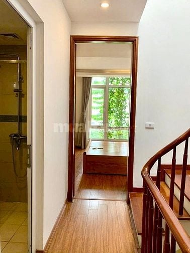 Giảm 800tr , Trung tâm Việt Hưng, 4 tầng dân xây dt 70m2 - 9.x tỷ