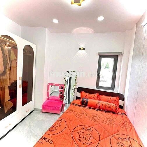 Bán Nhà mới. Đối Diện Looter. Nguyễn Văn Lượng. 3 phòng. sân thượng.