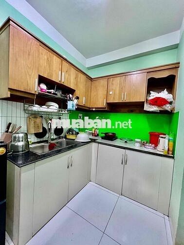 Nhà Sạch DT 90m2 1Trệt 2Lầu 3Pn 2Wc  Ngay Ngã Tư Ga
