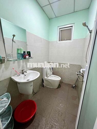 Nhà Sạch DT 90m2 1Trệt 2Lầu 3Pn 2Wc  Ngay Ngã Tư Ga