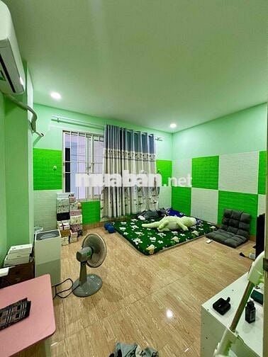 Nhà Sạch DT 90m2 1Trệt 2Lầu 3Pn 2Wc  Ngay Ngã Tư Ga