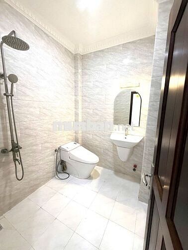 Nhà 3 tầng mới xây lung linh, rất đẹp, 4m x 22m, 4PN,4WC,đg 12m Bà Hom