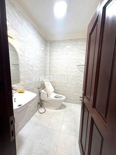 Nhà 3 tầng mới xây lung linh, rất đẹp, 4m x 22m, 4PN,4WC,đg 12m Bà Hom