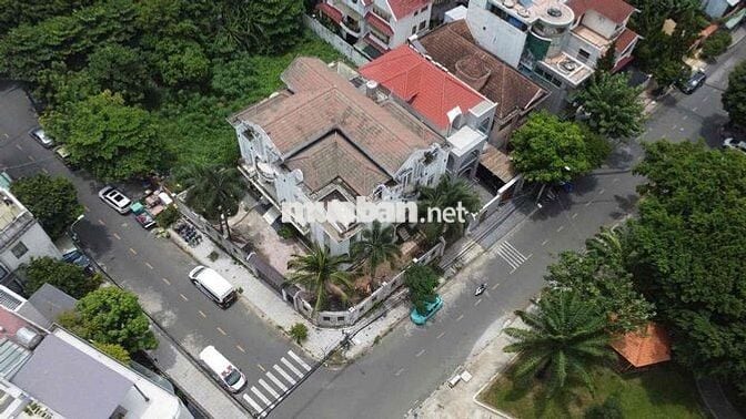 Cho thuê biệt thự góc 2 mặt tiền KDC TÊN LỬA 556m