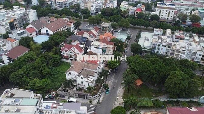 Cho thuê biệt thự góc 2 mặt tiền KDC TÊN LỬA 556m