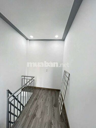 Nhà mới 1 lầu vào ở ngay trương thị hoa Quận 12