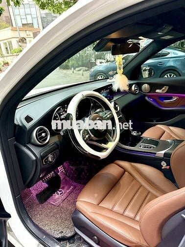 Mercedes Benz GLC 2022 300 4Matic - 42000 km