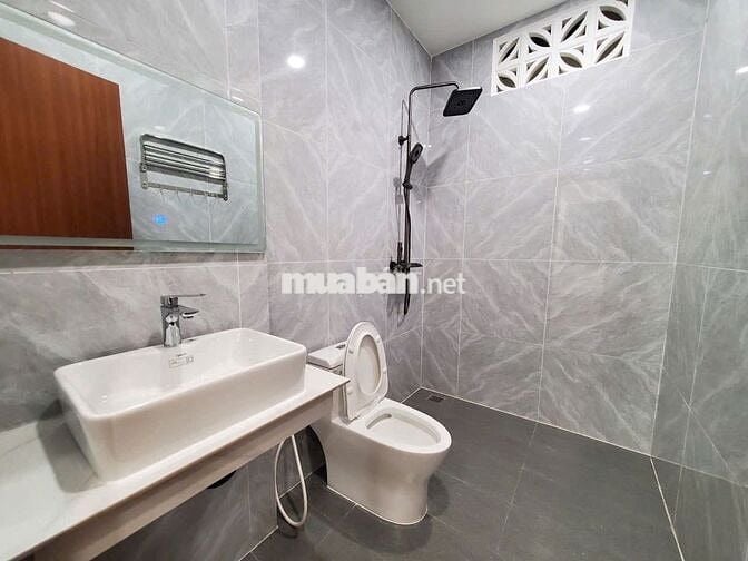 Nguyên căn 5x21m, Hầm 4 tầng (4PN 5WC) ở Vạn Phúc, máy lạnh. Giá 33 tr