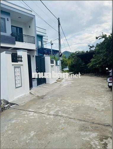 Kẹt Tiền Bán Nhà TT Phường Tương Bình Hiệp, TDM - Giá Chỉ 2 Tỷ 500,SHR