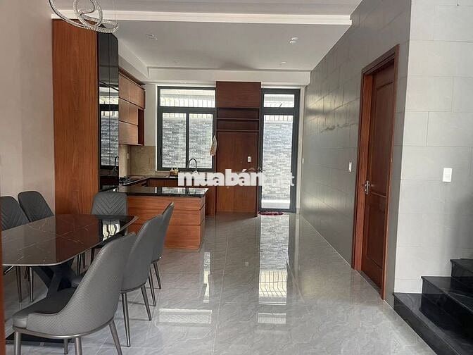 Bán Nhà Đẹp 1 Trệt 1 Lầu Ngang 8m x24m Mặt Tiền Trần Quang Diệu Bà Rịa