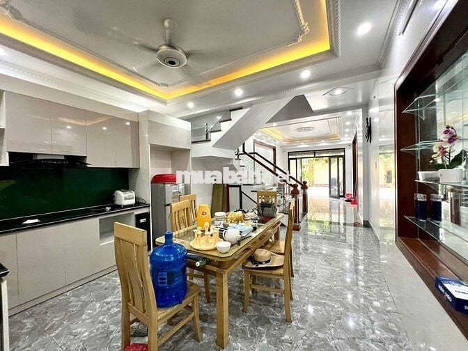 Cần bán gấp nhà mặt đường nhánh phân lô tại khu tái định cư Vĩnh Niệm