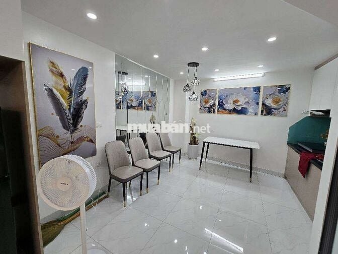 Nhà đẹp full nội thất, chỉ việc ở