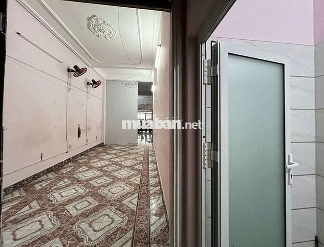 Cho Thuê Mặt Bằng Mặt Tiền Hồ Bá Kiện Q10 Hơn 100m2 Nở Hậu