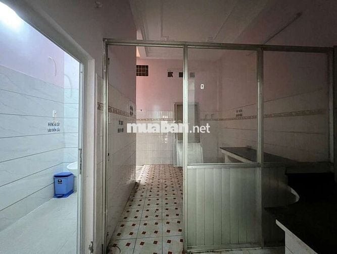 Cho Thuê Mặt Bằng Mặt Tiền Hồ Bá Kiện Q10 Hơn 100m2 Nở Hậu